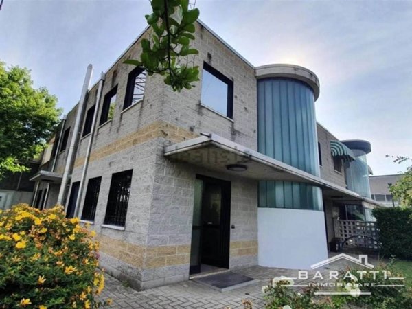 locale commerciale in vendita a San Giorgio Bigarello