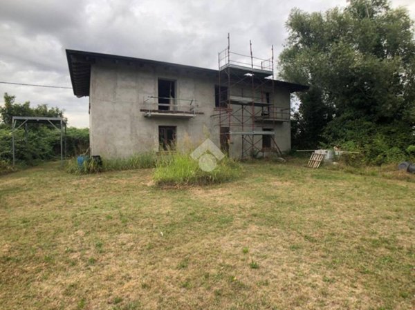 casa indipendente in vendita a San Giorgio Bigarello in zona Bazza