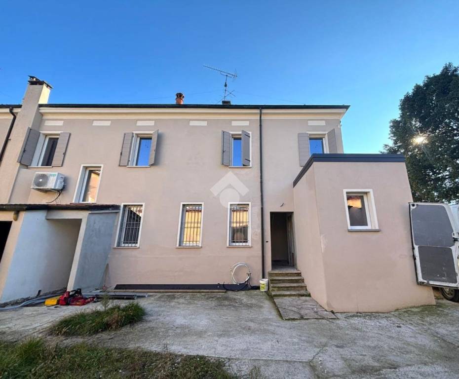 appartamento in vendita a San Giorgio Bigarello in zona Ghisiolo