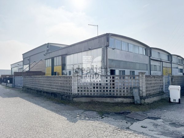 locale di sgombero in vendita a San Giorgio Bigarello