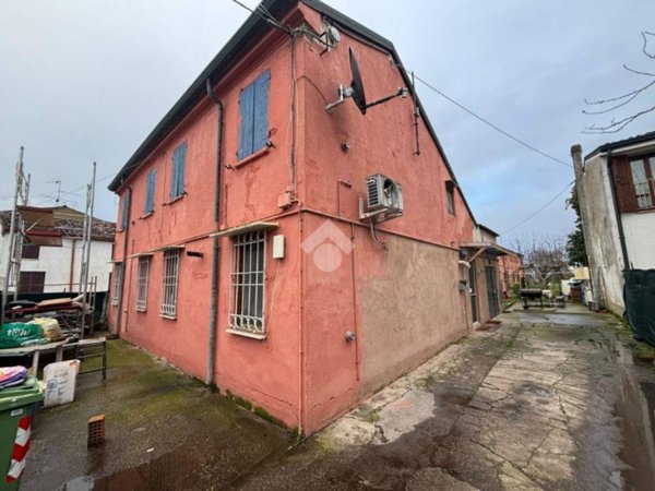 casa indipendente in vendita a San Giorgio Bigarello in zona Bazza