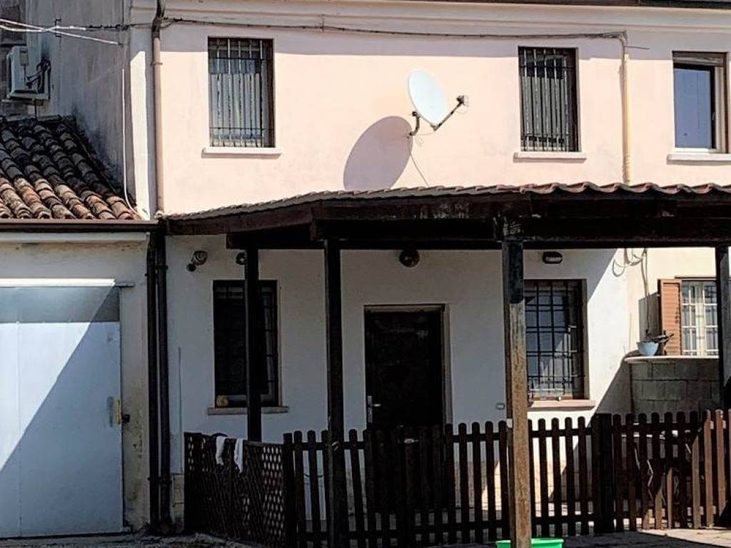 appartamento in vendita a San Giorgio Bigarello in zona Bazza