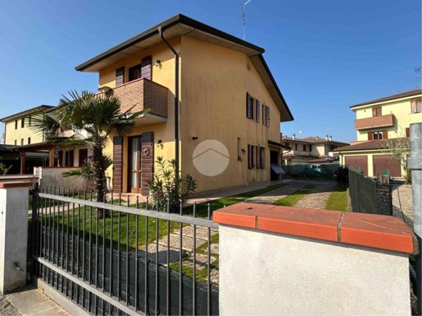 casa indipendente in vendita a San Giorgio Bigarello in zona Bigarello