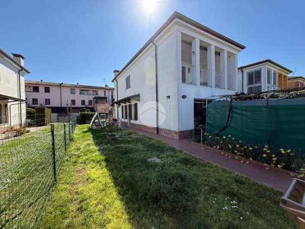 casa indipendente in vendita a San Giorgio Bigarello in zona Mottella