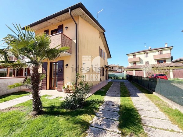 casa indipendente in vendita a San Giorgio Bigarello in zona Stradella