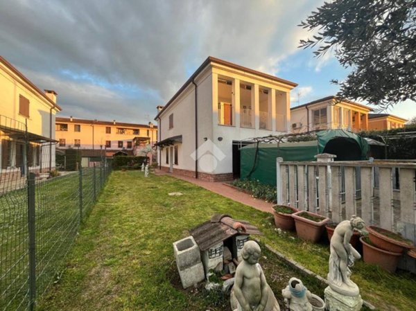 casa indipendente in vendita a San Giorgio Bigarello in zona Mottella