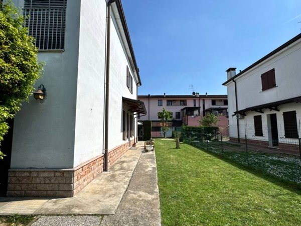 casa indipendente in vendita a San Giorgio Bigarello