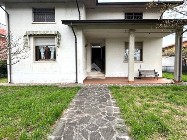 casa indipendente in vendita a San Giorgio Bigarello in zona Bigarello
