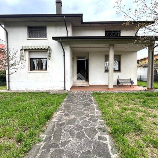 casa indipendente in vendita a San Giorgio Bigarello in zona Tripoli