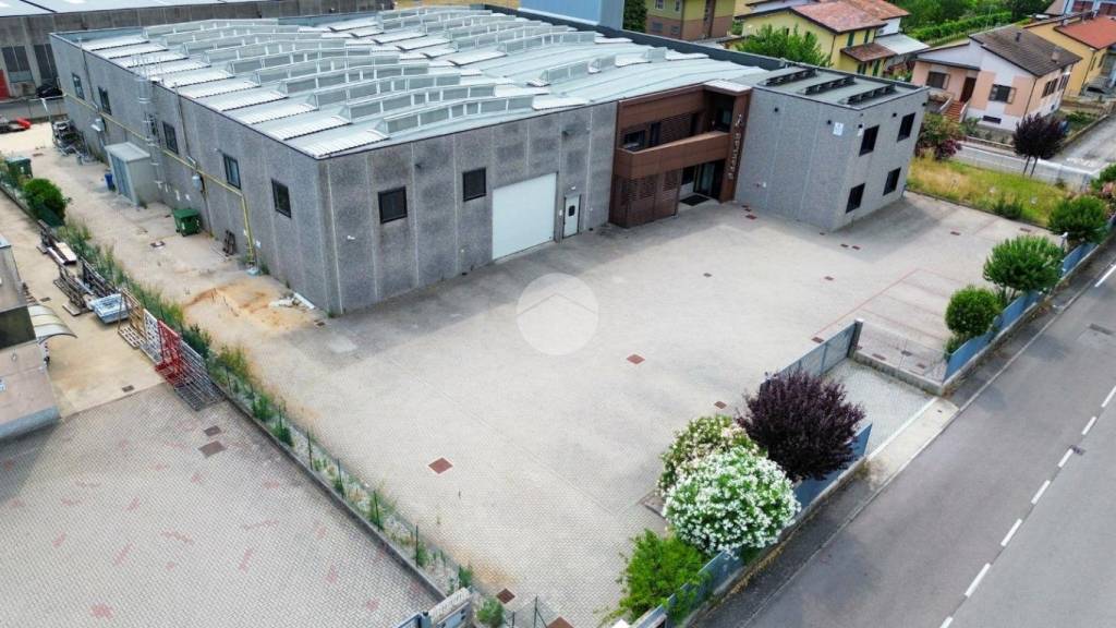 locale commerciale in vendita a San Giorgio Bigarello in zona Mottella