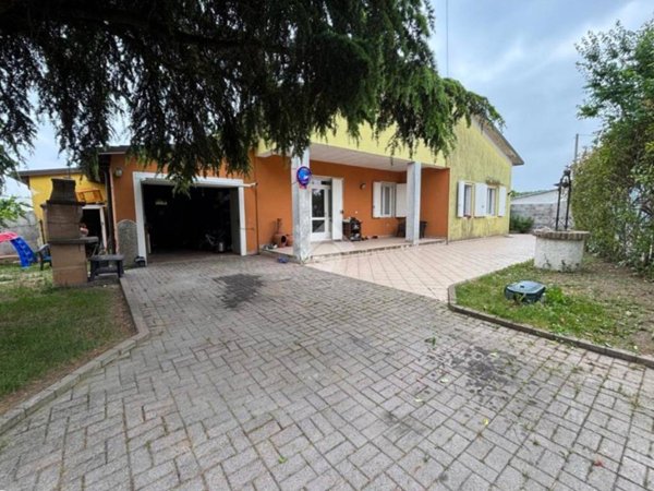 casa indipendente in vendita a San Giorgio Bigarello in zona Stradella