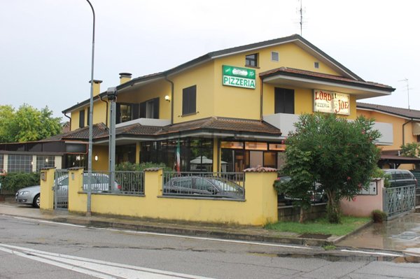 locale commerciale in vendita a San Giorgio Bigarello in zona Mottella