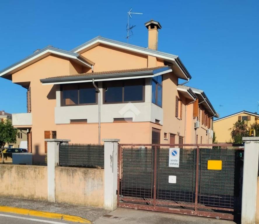 casa indipendente in vendita a San Giorgio Bigarello in zona Mottella