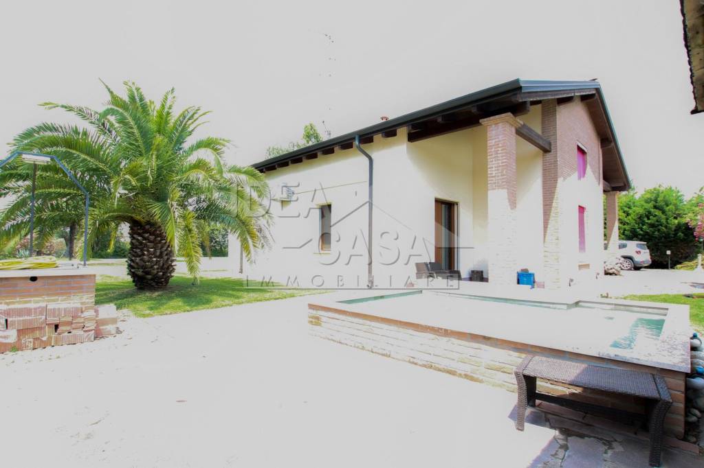 casa indipendente in vendita a San Giovanni del Dosso