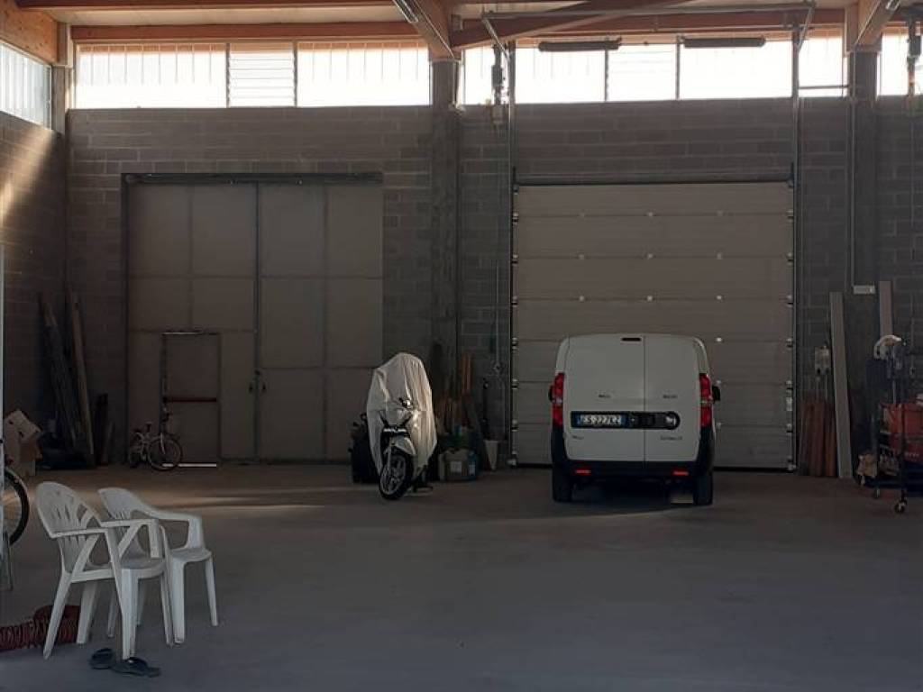 locale commerciale in vendita a San Giovanni del Dosso