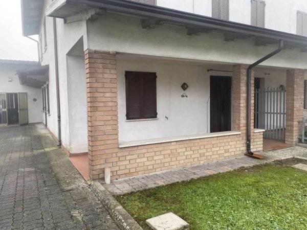 casa indipendente in vendita a San Giovanni del Dosso