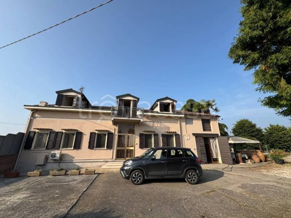 casa indipendente in vendita a San Giovanni del Dosso