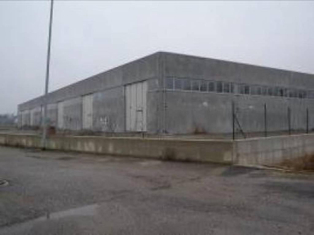 locale commerciale in vendita a San Giovanni del Dosso