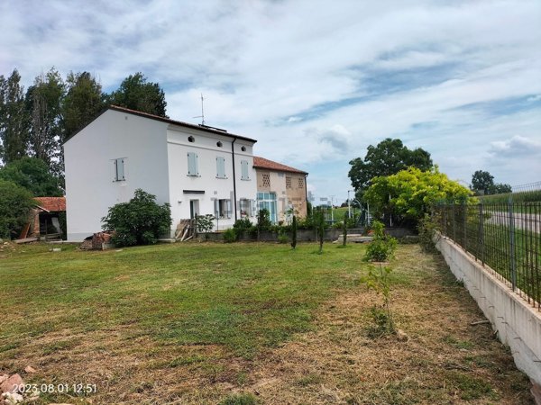 casa indipendente in vendita a San Giovanni del Dosso