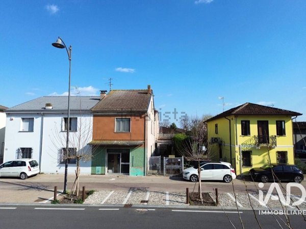 casa indipendente in vendita a San Giovanni del Dosso
