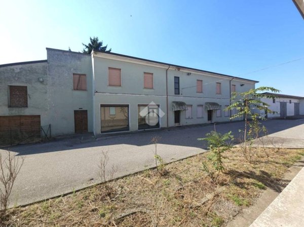 negozio in vendita a San Martino dall'Argine