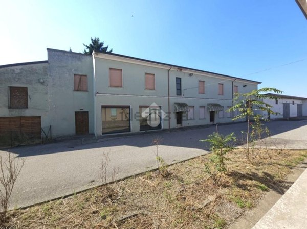 trivano in vendita a San Martino dall'Argine
