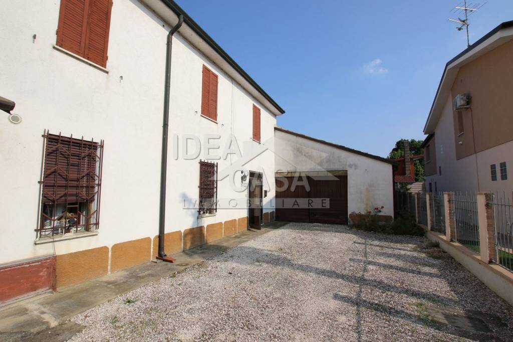 casa indipendente in vendita a Schivenoglia in zona Brazzuolo