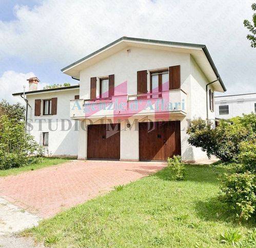 casa indipendente in vendita a Sermide e Felonica in zona Moglia