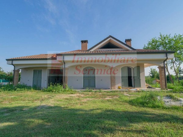 casa indipendente in vendita a Sermide e Felonica in zona Sermide