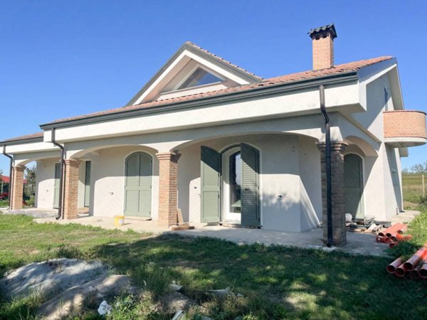 casa indipendente in vendita a Sermide e Felonica in zona Quatrelle