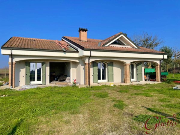 casa indipendente in vendita a Sermide e Felonica in zona Sermide