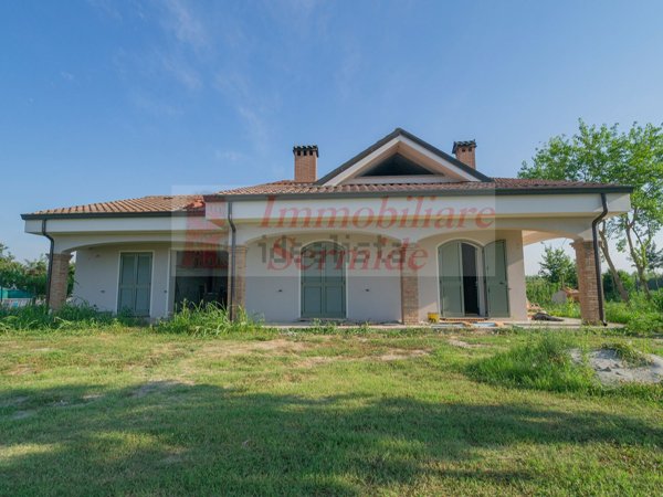 casa indipendente in vendita a Sermide e Felonica in zona Quatrelle