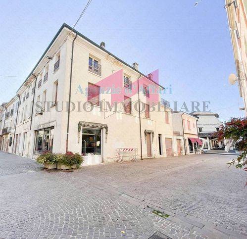 appartamento in vendita a Sermide e Felonica in zona Sermide