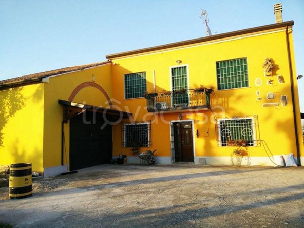 casa indipendente in vendita a Sermide e Felonica in zona Sermide