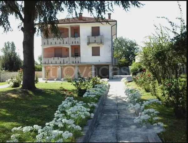 casa indipendente in vendita a Sermide e Felonica in zona Felonica