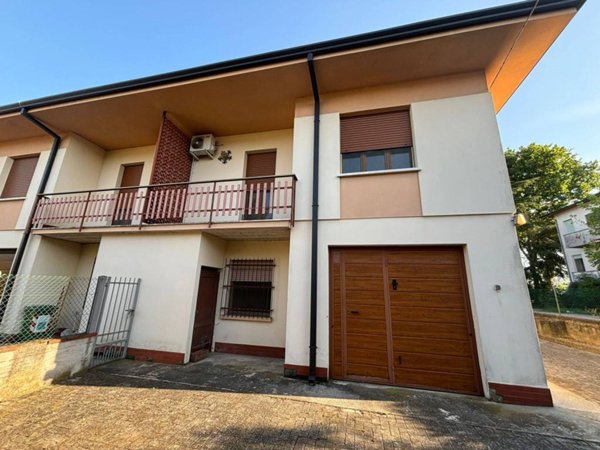 casa indipendente in vendita a Sermide e Felonica in zona Sermide