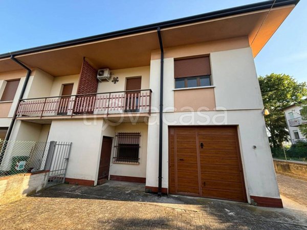 casa indipendente in vendita a Sermide e Felonica in zona Sermide