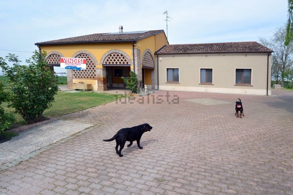 casa indipendente in vendita a Sermide e Felonica in zona Sermide
