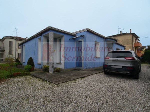 casa indipendente in vendita a Sermide e Felonica in zona Sermide