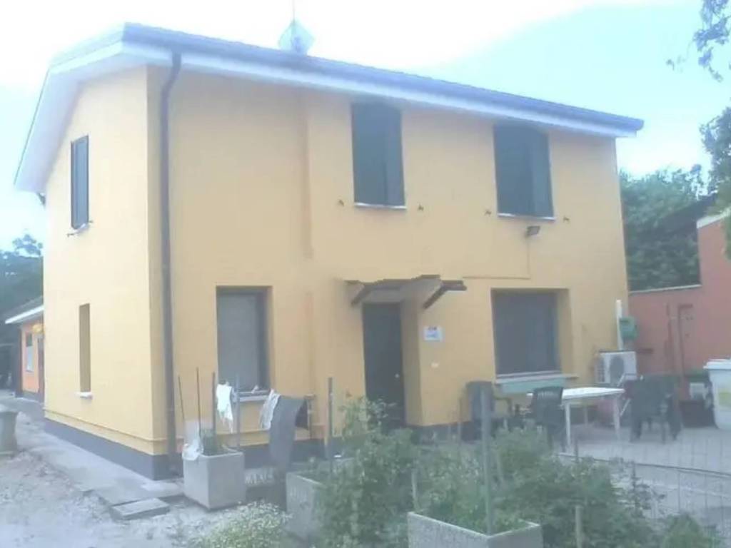 casa indipendente in vendita a Sermide e Felonica in zona Moglia