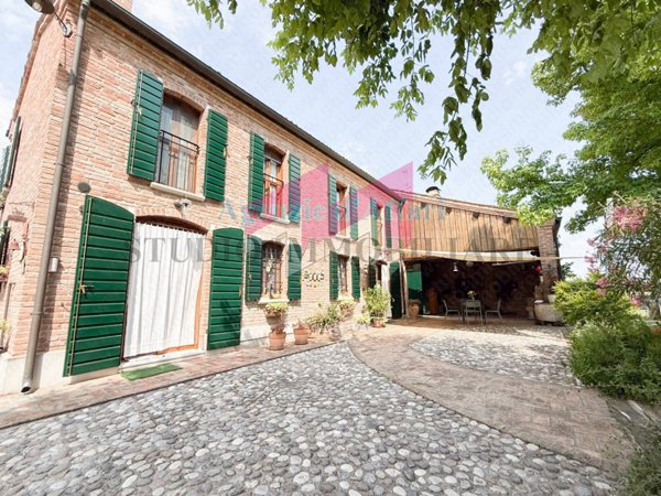 casa indipendente in vendita a Sermide e Felonica in zona Felonica