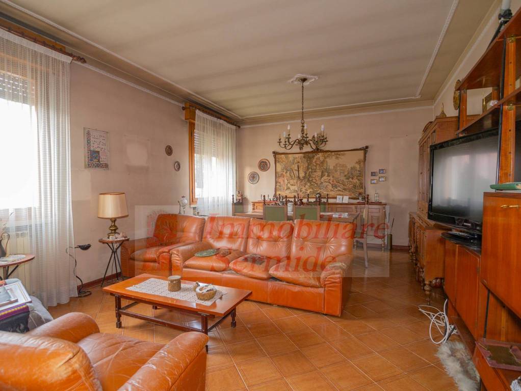 casa indipendente in vendita a Sermide e Felonica in zona Sermide