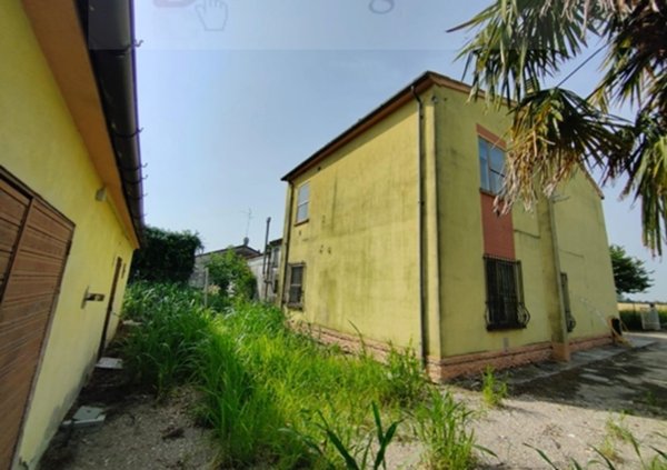 casa indipendente in vendita a Sermide e Felonica in zona Felonica