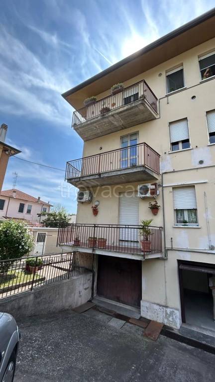 appartamento in vendita a Sermide e Felonica in zona Sermide
