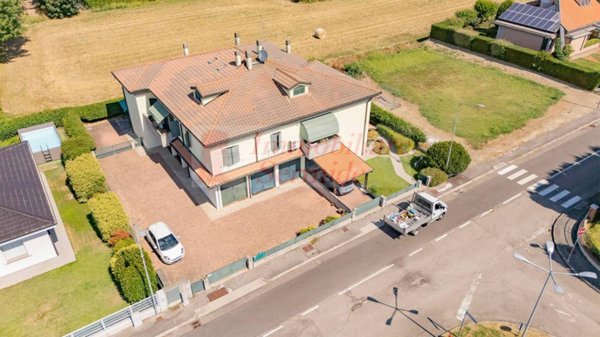 appartamento in vendita a Sermide e Felonica in zona Sermide