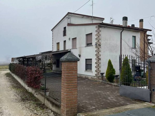 casa indipendente in vendita a Sermide e Felonica