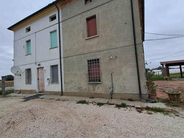 casa indipendente in vendita a Sermide e Felonica in zona Sermide