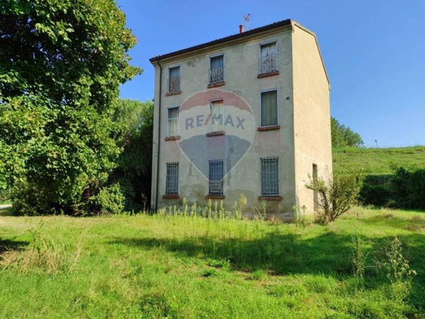 casa indipendente in vendita a Sermide e Felonica in zona Sermide