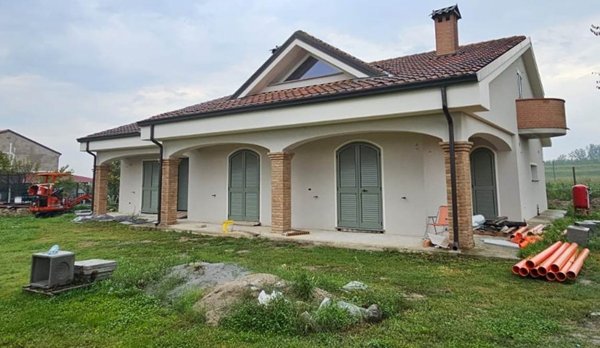 casa indipendente in vendita a Sermide e Felonica in zona Sermide