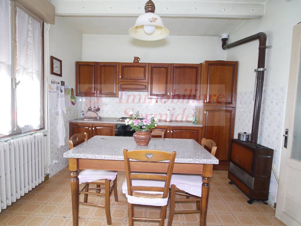 casa indipendente in vendita a Sermide e Felonica in zona Sermide